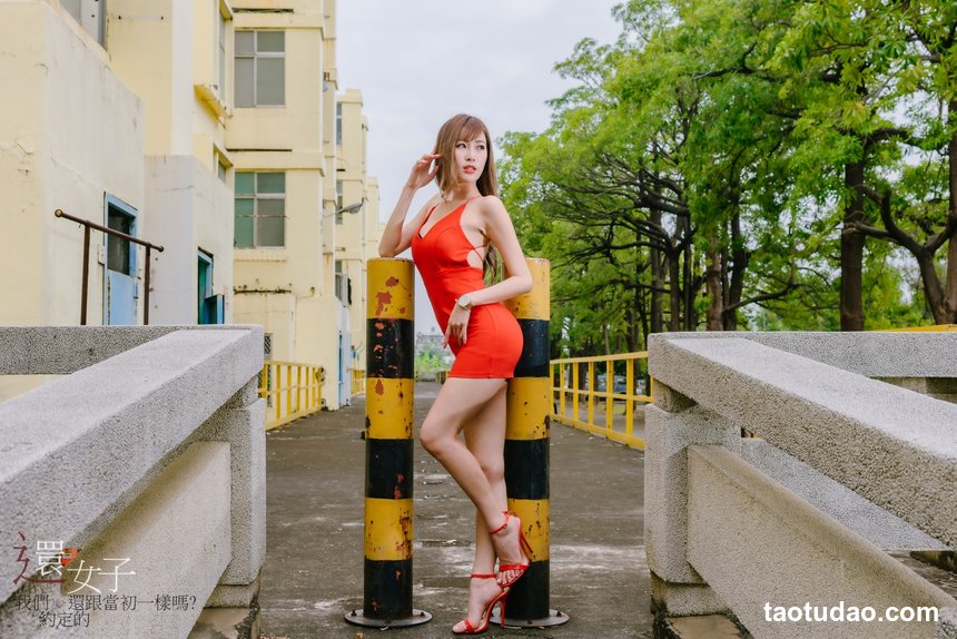 街拍丝足 NO.137 张筠 OL黑丝高跟美腿 [47P+58M]