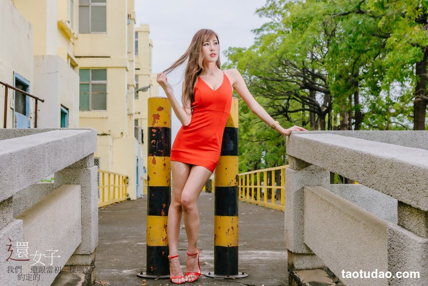 街拍丝足 NO.137 张筠 OL黑丝高跟美腿 [47P+58M]