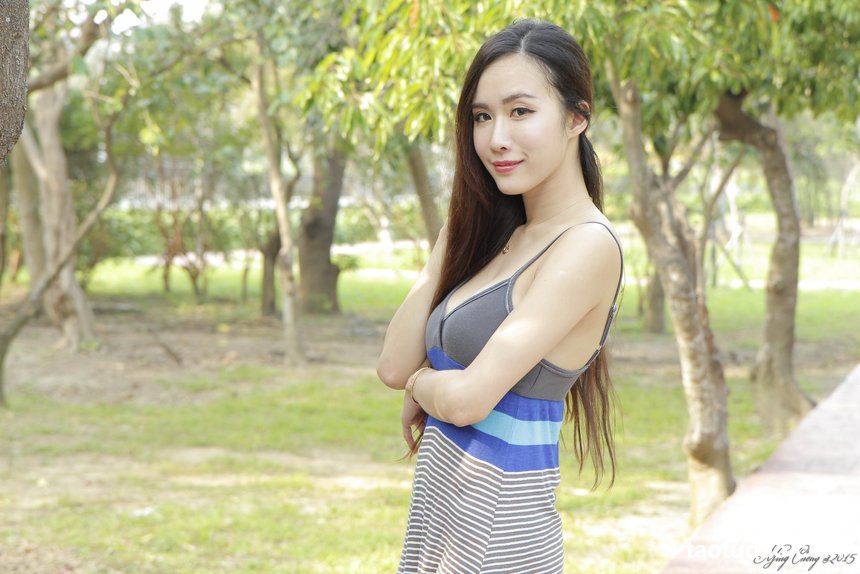 街拍丝足 NO.138 张筠 粉色短旗袍丝袜高跟美腿 [36P+31M]