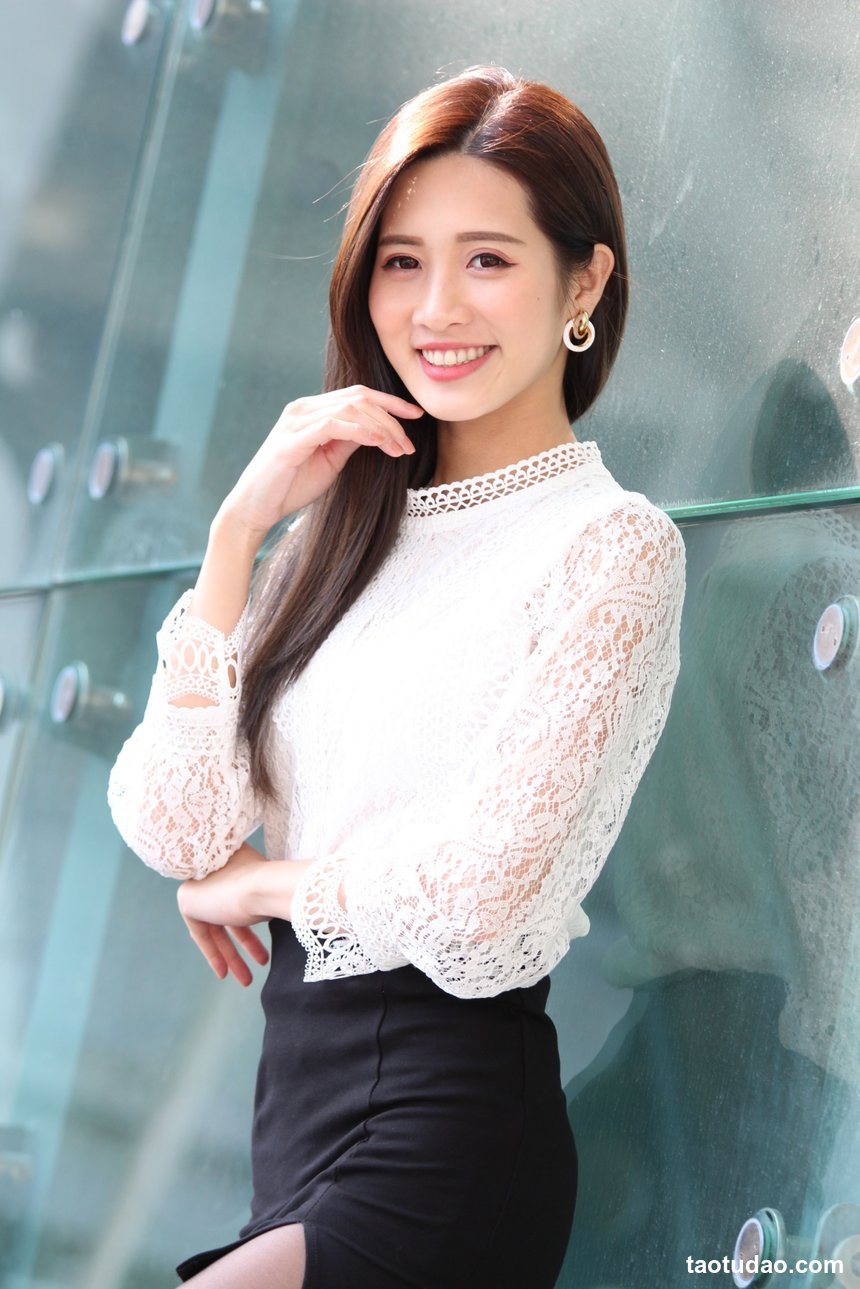 街拍丝足 NO.146 Lola 雪岑 OL黑丝高跟美腿 [150P+227M]