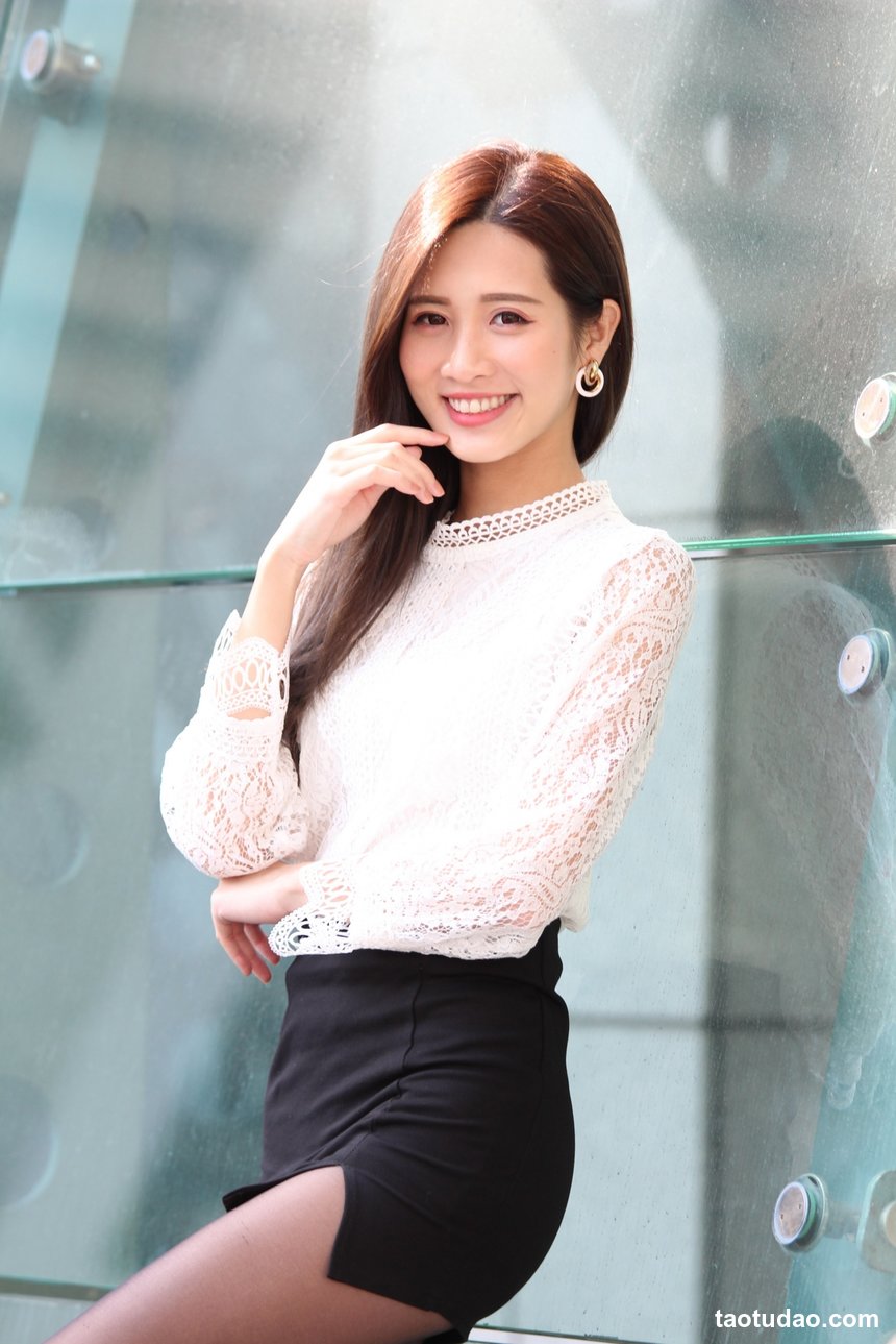 街拍丝足 NO.146 Lola 雪岑 OL黑丝高跟美腿 [150P+227M]