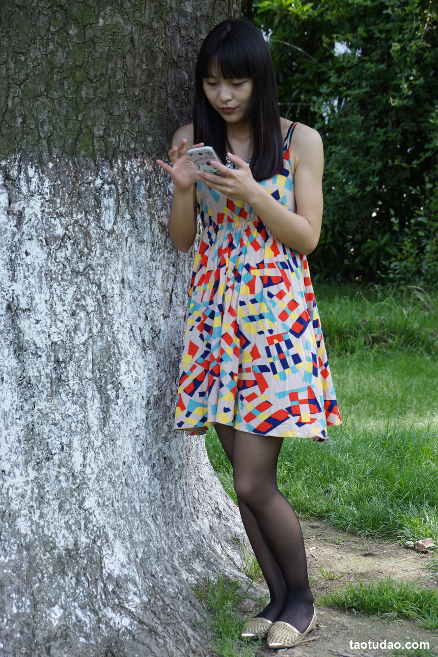 街拍丝足 NO.149 薛凯云 蓝花短旗袍高跟美腿 [125P+184M]