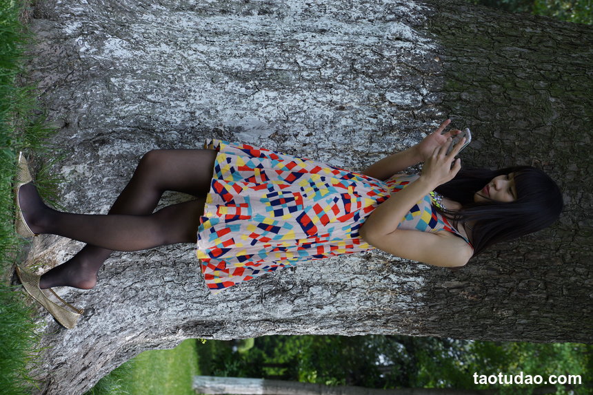 街拍丝足 NO.149 薛凯云 蓝花短旗袍高跟美腿 [125P+184M]