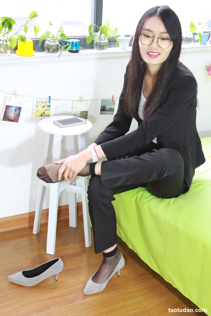 街拍丝足 NO.150 薛凯云 短裤裙高跟美腿 [120P+186M]