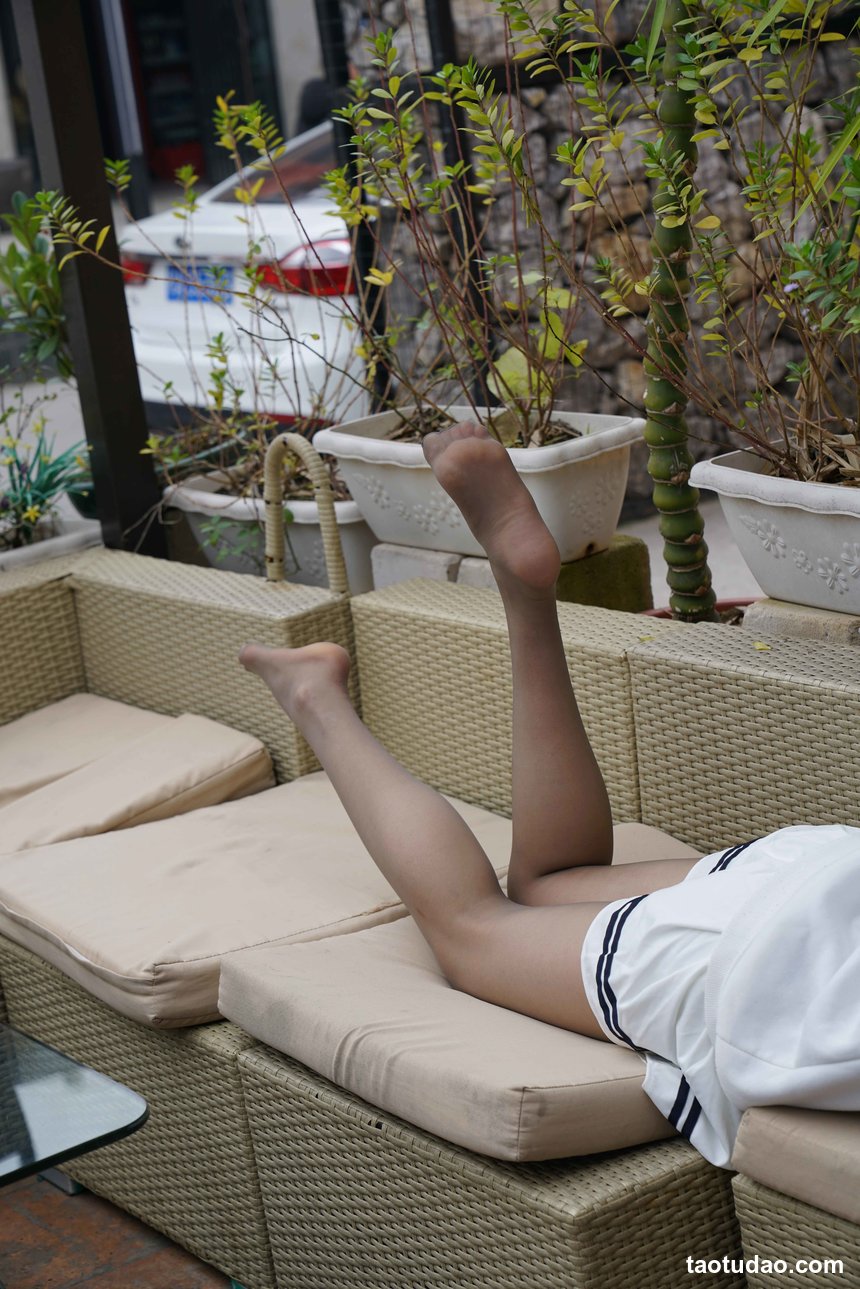 街拍丝足 NO.152 Han Tang 连衣裙丝袜高跟美腿 [80P+120M]