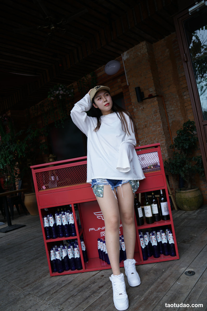 街拍丝足 NO.153 张筠 OL高跟美腿 [45P+88M]