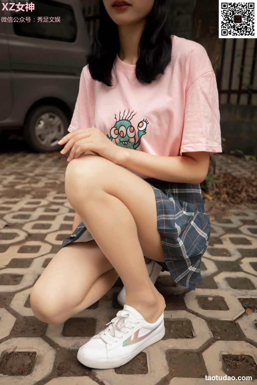 街拍丝足 NO.155 高萱 粉色连衣短裙丝袜高跟美腿 [82P+102M]