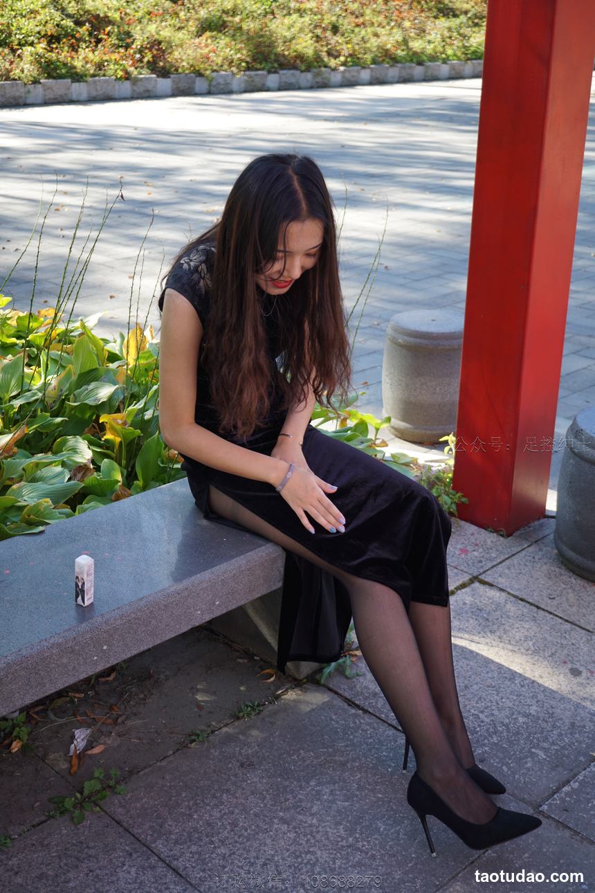 街拍丝足 NO.163 曹英英 OL 丝袜高跟美 [45P+56M]