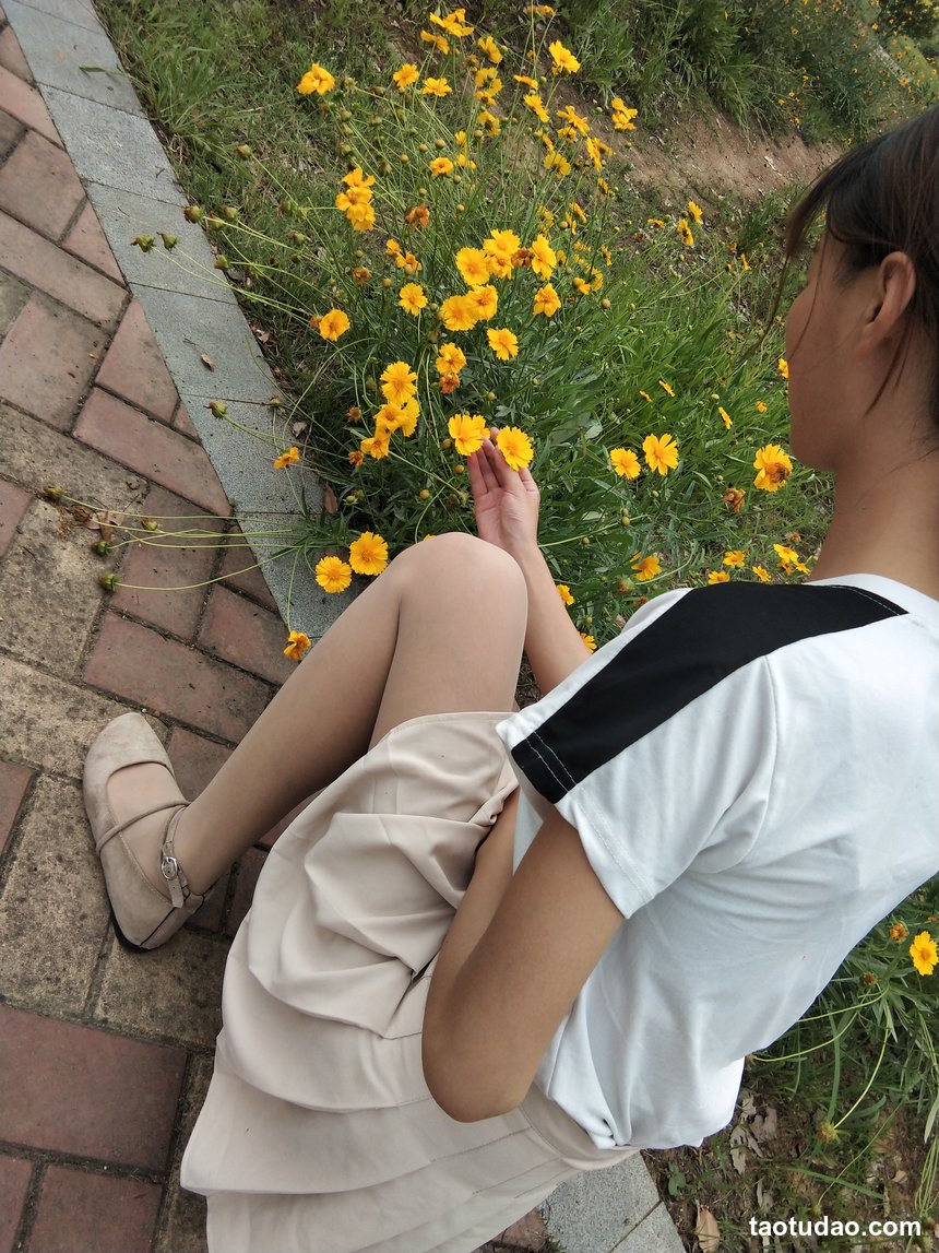 街拍丝足 NO.165 吴采婕 吊带连衣短裙凉高美腿 [50P+78M]