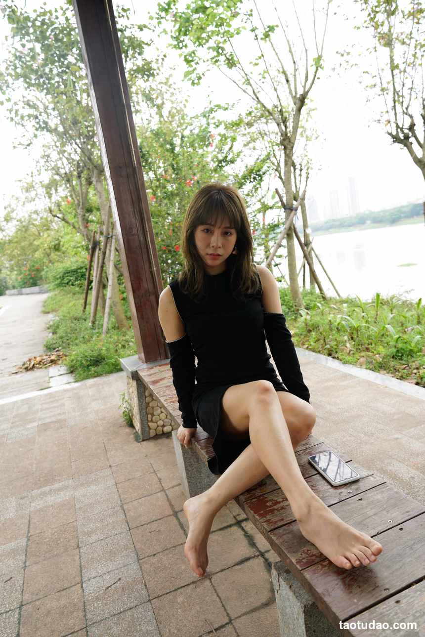 街拍丝足 NO.168 姍姍 牛仔短裙涼高美腿 [35P+71M]