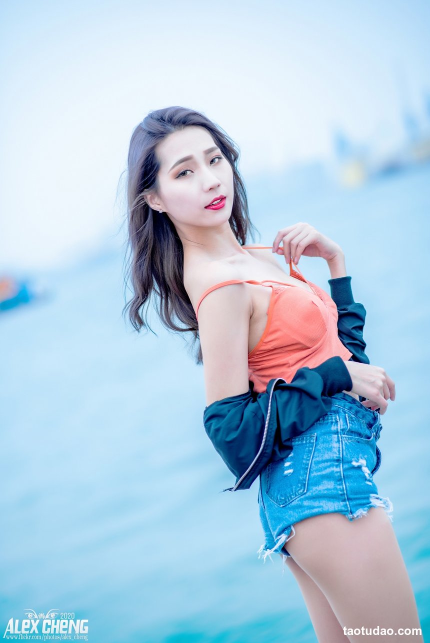 街拍丝足 NO.172 名婷 高衩长裙高跟丝袜美腿 [103P+367M]