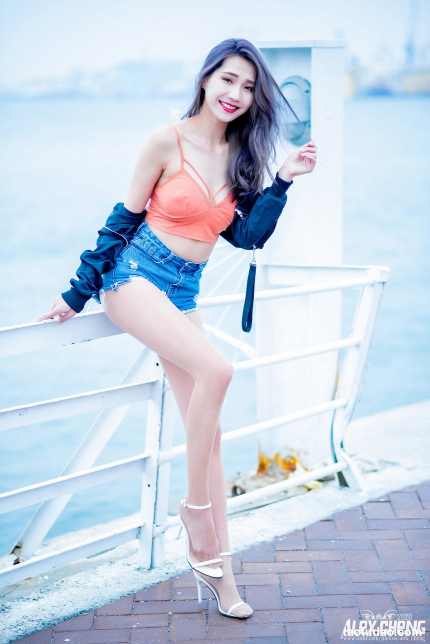 街拍丝足 NO.172 名婷 高衩长裙高跟丝袜美腿 [103P+367M]