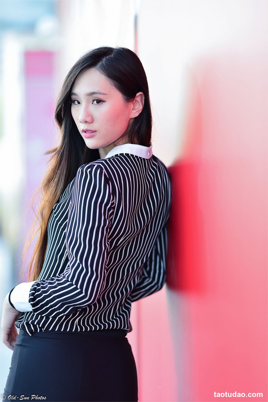 街拍丝足 NO.175 名婷 露背吊带连衣短裙丝袜凉高美腿 [67P+203M]