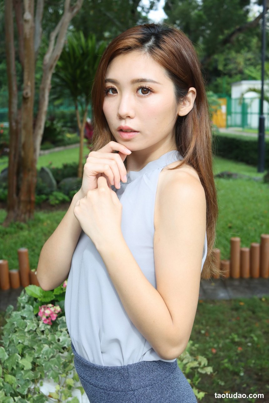 街拍丝足 NO.182 名婷 高衩吊带长裙丝袜高跟美腿 [34P+126M]