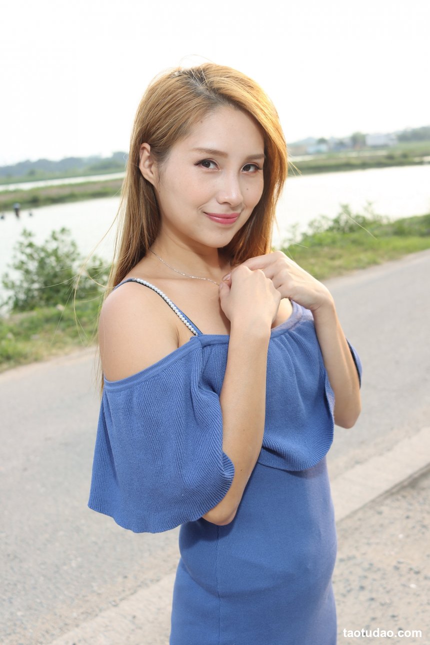 街拍丝足 NO.183 张伦甄 露肩连衣裙丝袜高跟美腿 [36P+37M]