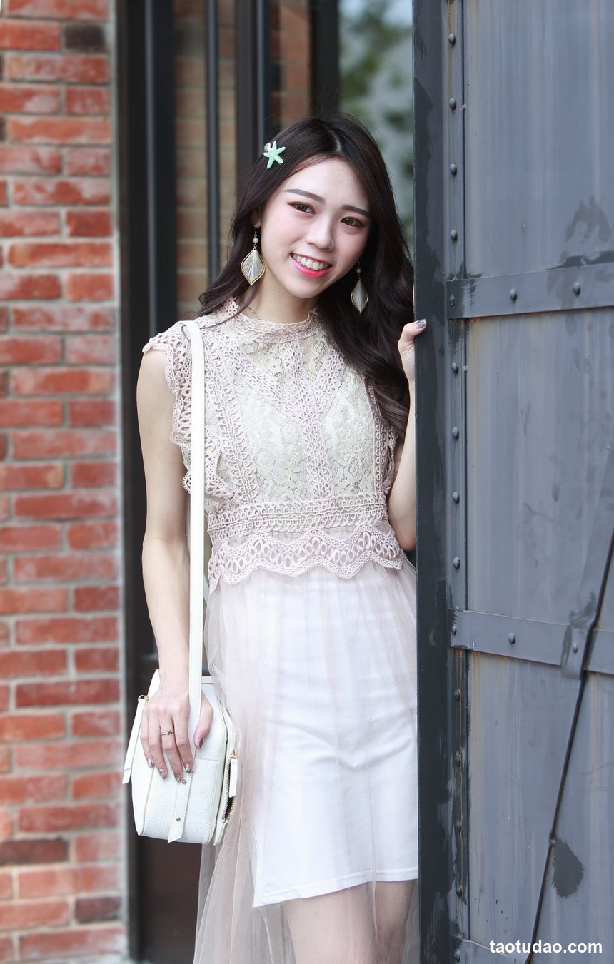 街拍丝足 NO.186 金允乔 露肚牛仔短裤凉高美腿 [47P+122M]