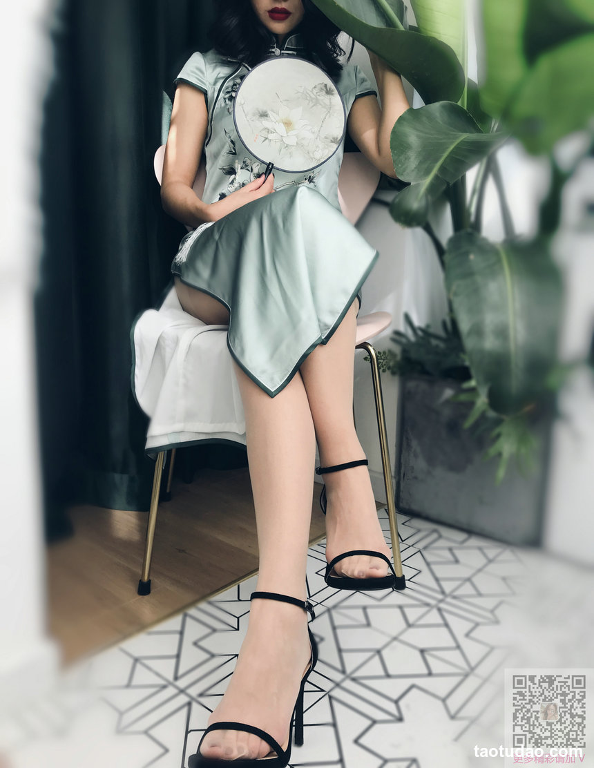 街拍丝足 NO.204 小雅 护士服丝袜高跟美腿 [70P+303M]