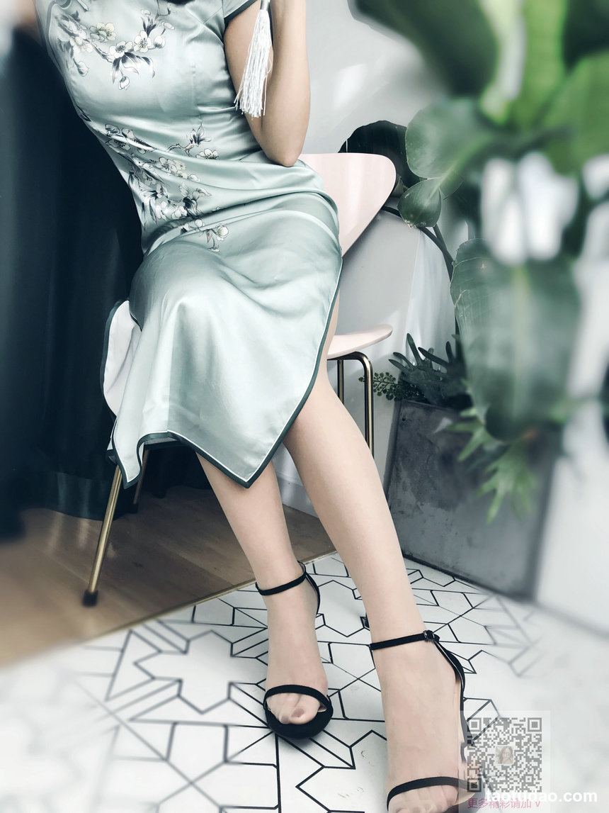 街拍丝足 NO.204 小雅 护士服丝袜高跟美腿 [70P+303M]