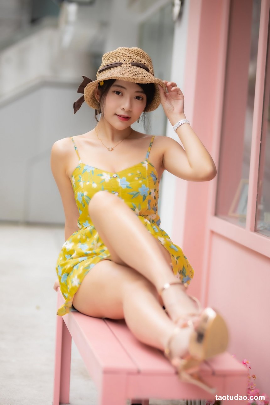 街拍丝足 NO.206 小雯 短裙涼高美腿  [52P+250M]