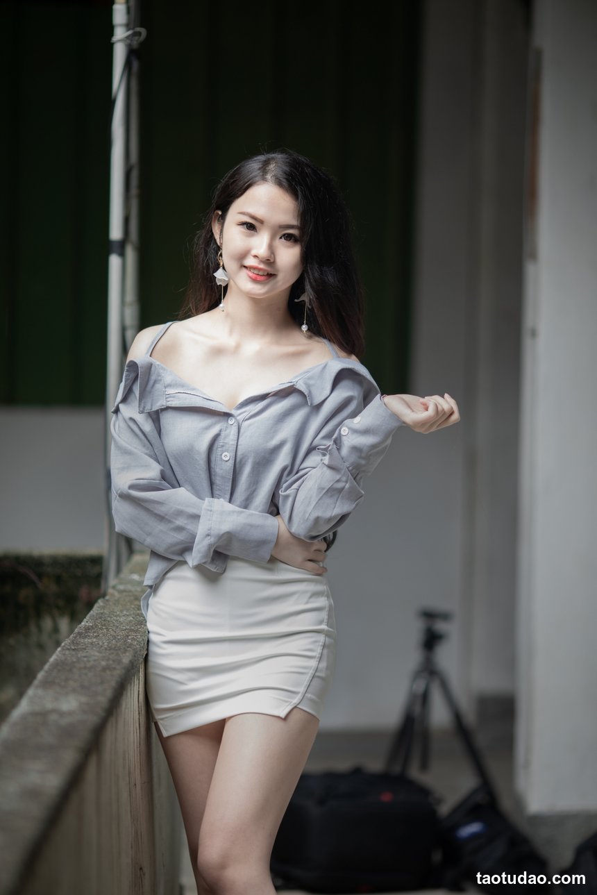 街拍丝足 NO.211 乐乐 连衣裙凉高美腿 [71P+83M]