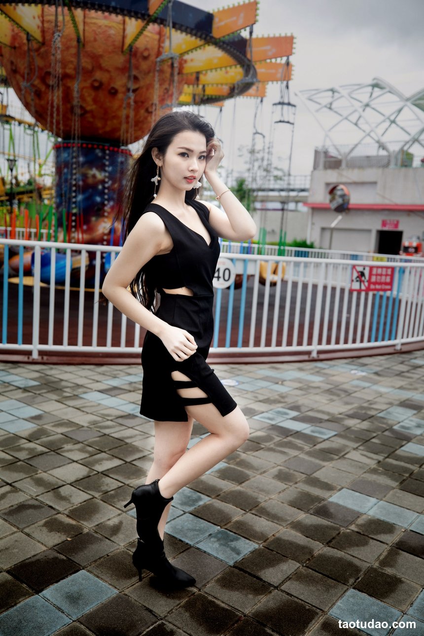 街拍丝足 NO.211 乐乐 连衣裙凉高美腿 [71P+83M]