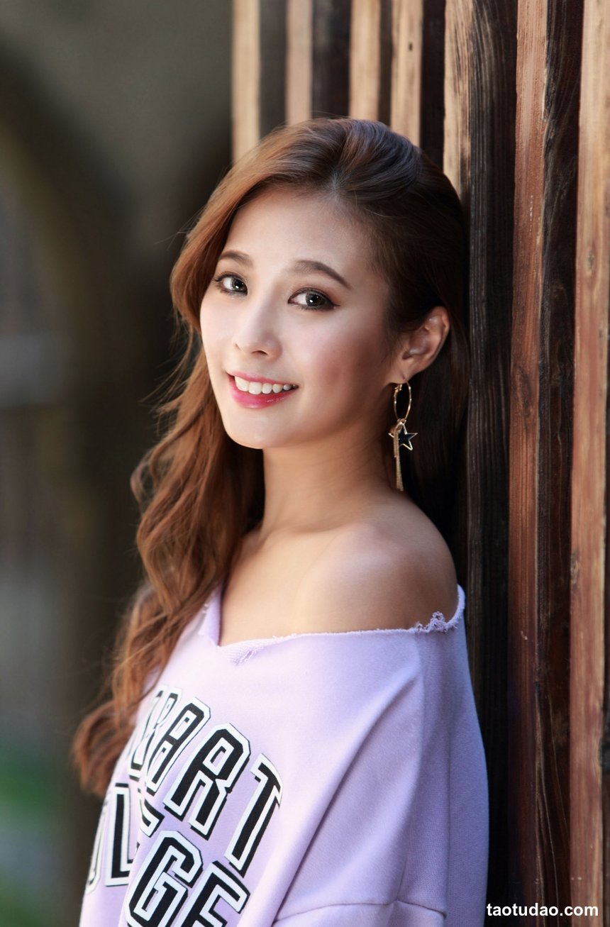 街拍丝足 NO.212 小优 短旗袍丝袜高跟美腿  [78P+400M]