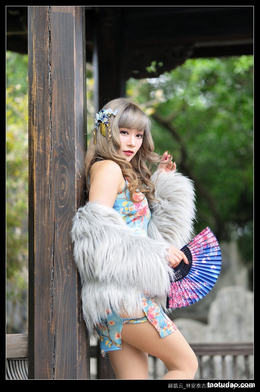 街拍丝足 NO.218 施绍婷 OL 丝袜高跟美腿外拍 [24P+26M]