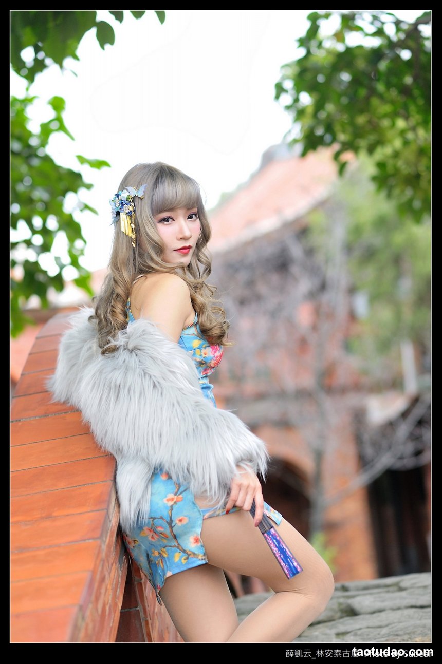 街拍丝足 NO.218 施绍婷 OL 丝袜高跟美腿外拍 [24P+26M]