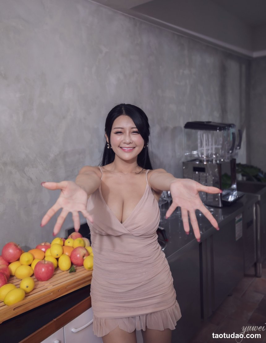 街拍丝足 NO.222 朱芷玄 粉红开衩礼服 [87P+79M]