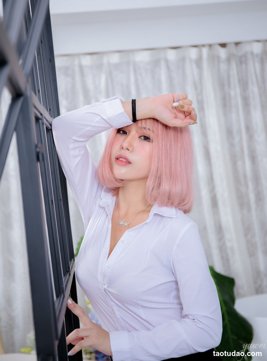 街拍丝足 NO.224 Bao 丝袜高跟美腿外拍 [79P+104M]