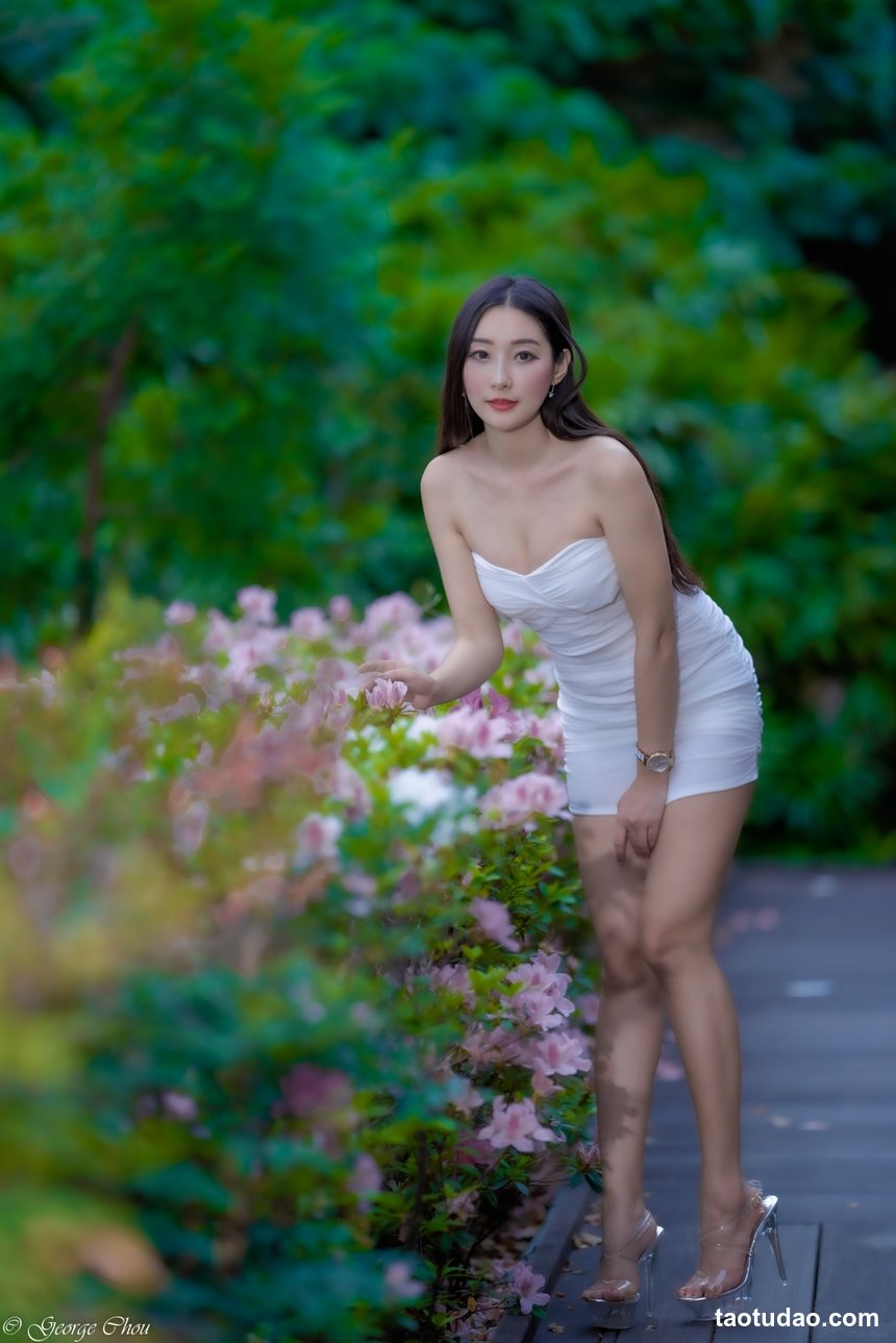 街拍丝足 NO.225 艾比 OL性感 高跟美腿旅拍 [66P+80M]