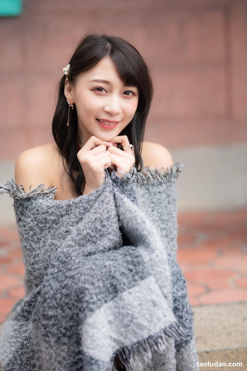 街拍丝足 NO.234-长腿美模 Winnie小雪高跟美腿OL1【56P25M】