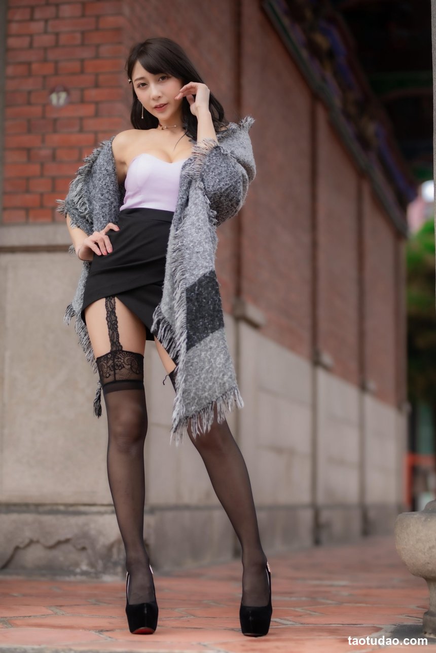 街拍丝足 NO.234-长腿美模 Winnie小雪高跟美腿OL1【56P25M】