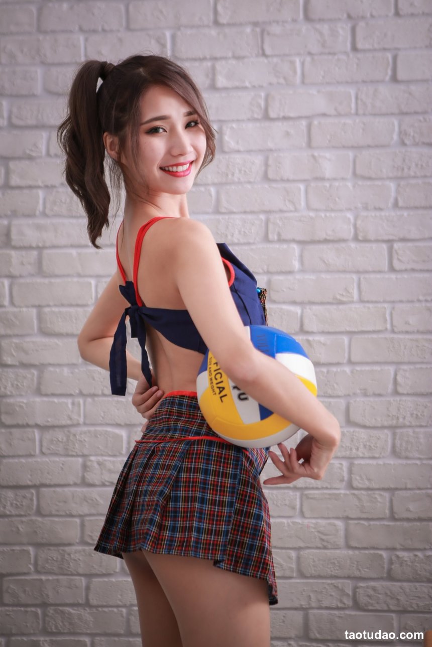 街拍丝足 NO.235-长腿美模 Winnie小雪高跟美腿OL 2【54P34M】