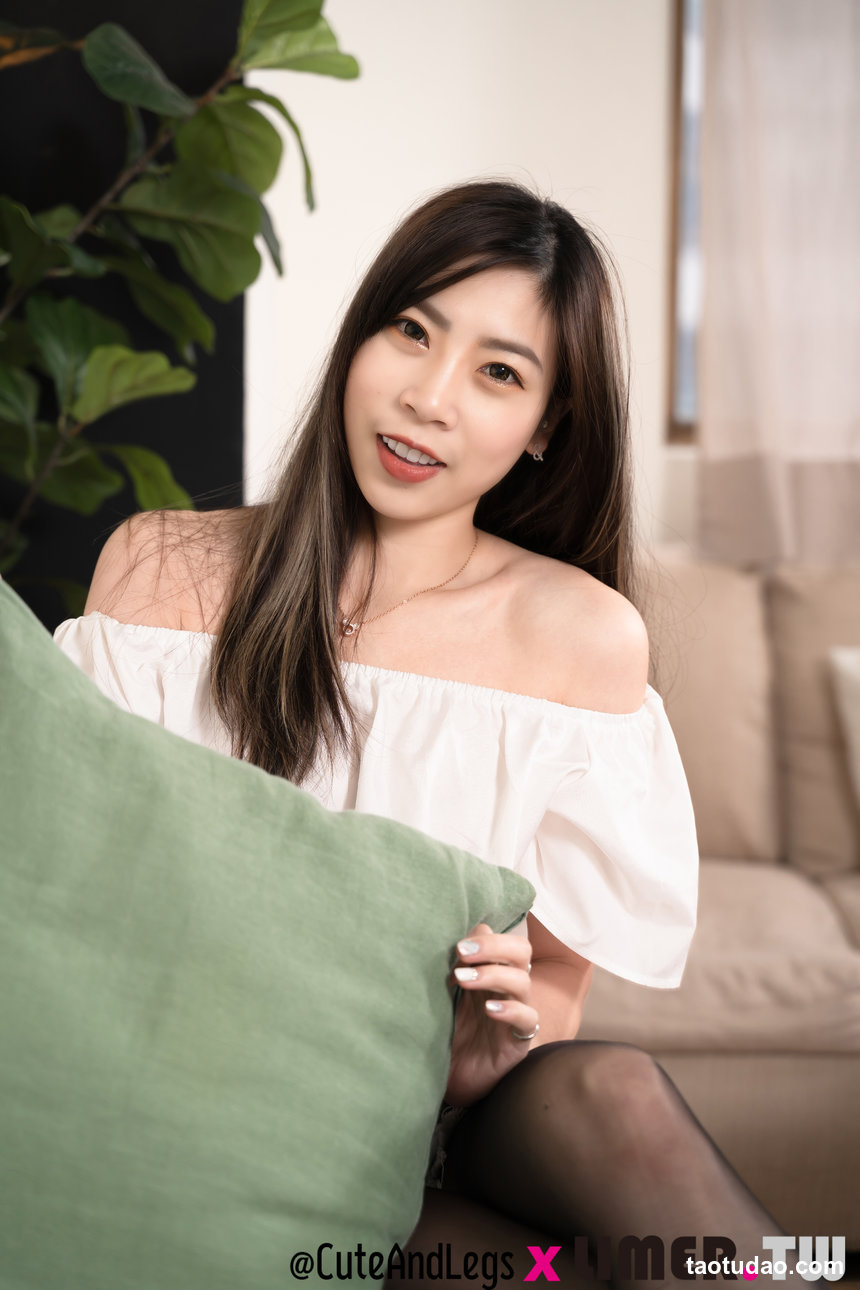 Limerence原创 No.111 Quintina 甜心女友的小白鞋黑色丝袜脚 [132P1V-2.42GB]