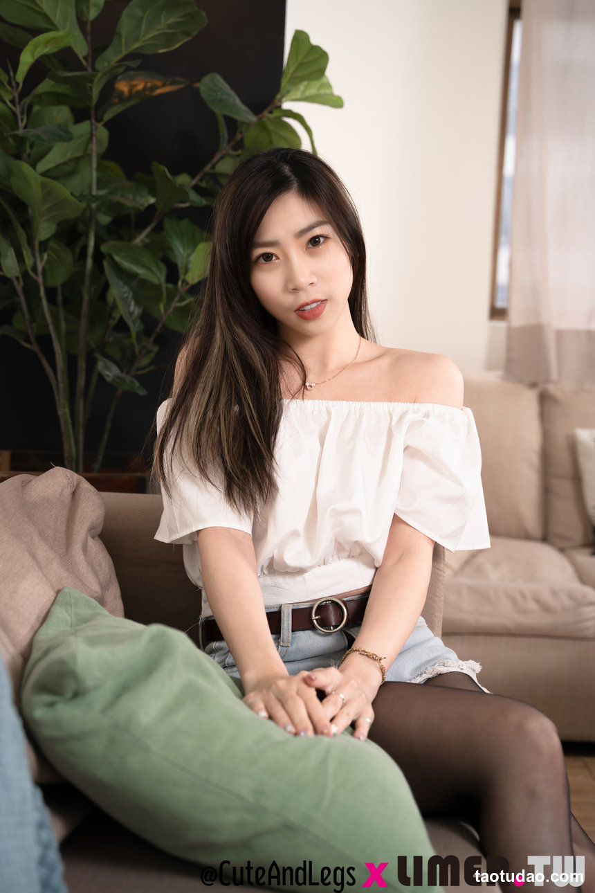 Limerence原创 No.111 Quintina 甜心女友的小白鞋黑色丝袜脚 [132P1V-2.42GB]