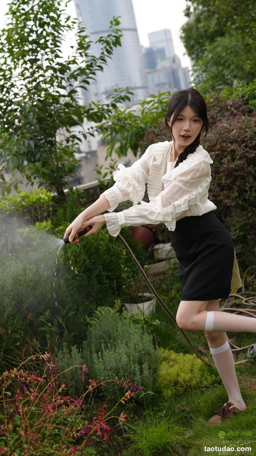 青柠映画 030 – 小小 园丁白丝 [169P2V-7.44GB]