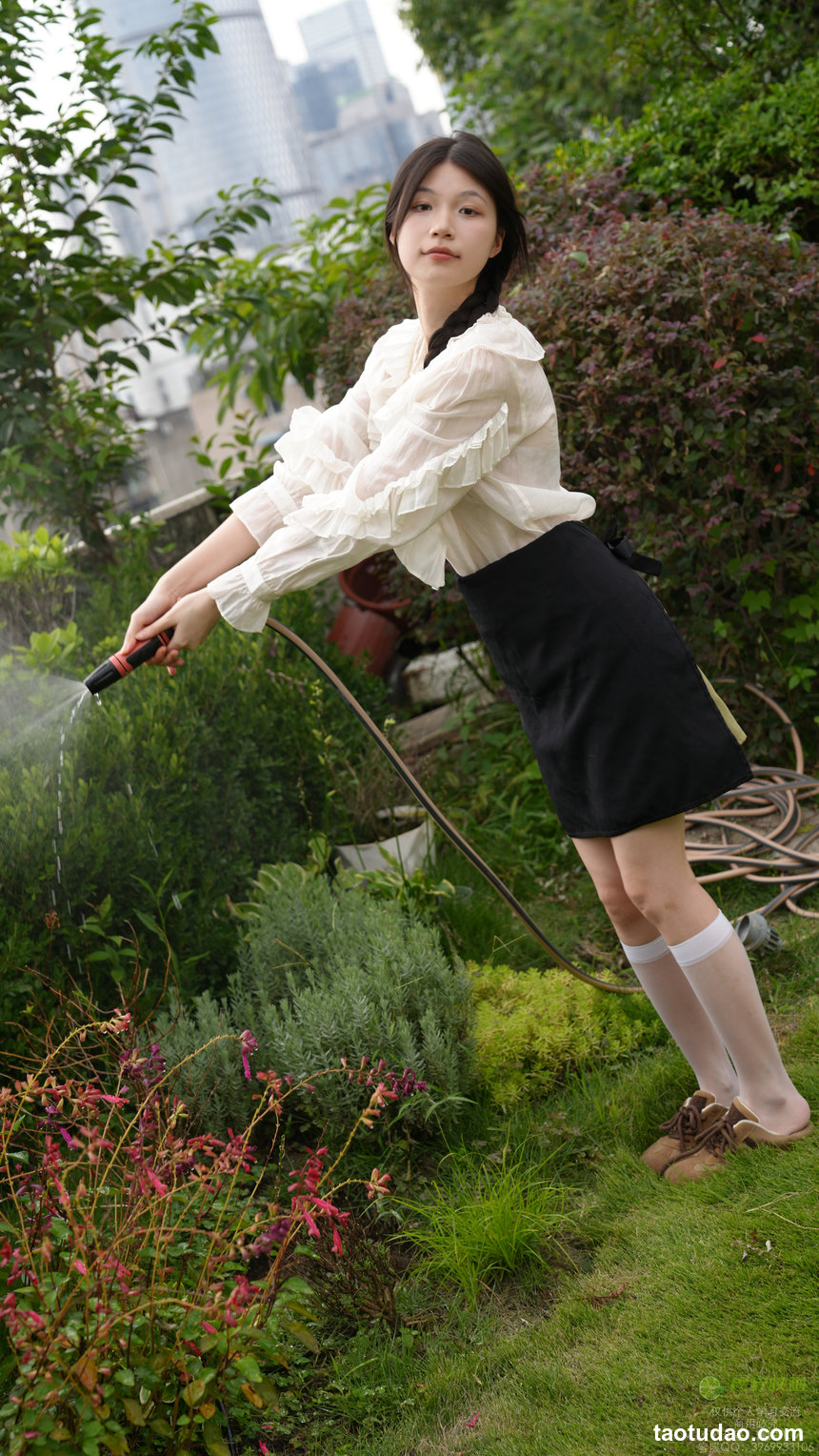 青柠映画 030 – 小小 园丁白丝 [169P2V-7.44GB]