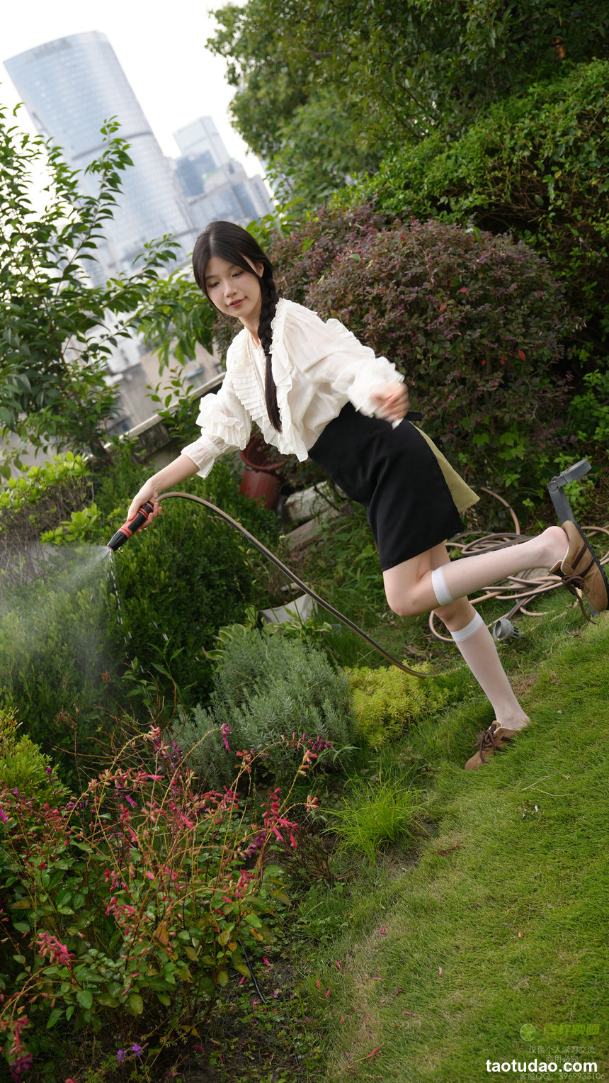 青柠映画 030 – 小小 园丁白丝 [169P2V-7.44GB]