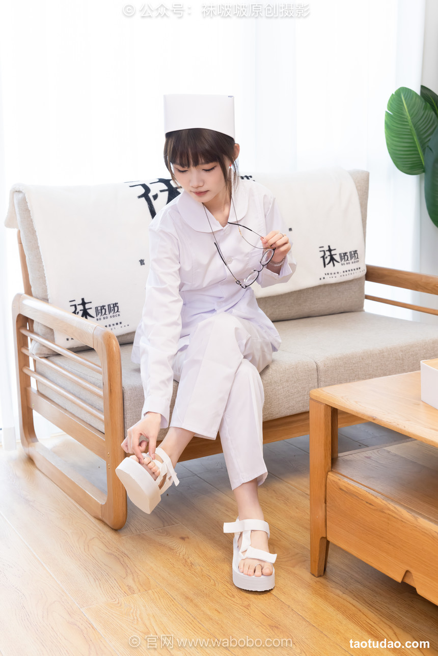 BoBoSocks袜啵啵 No.688 甜甜圈-凉鞋、薄肉丝、护士服、裸足 [163P1V-5.48GB]