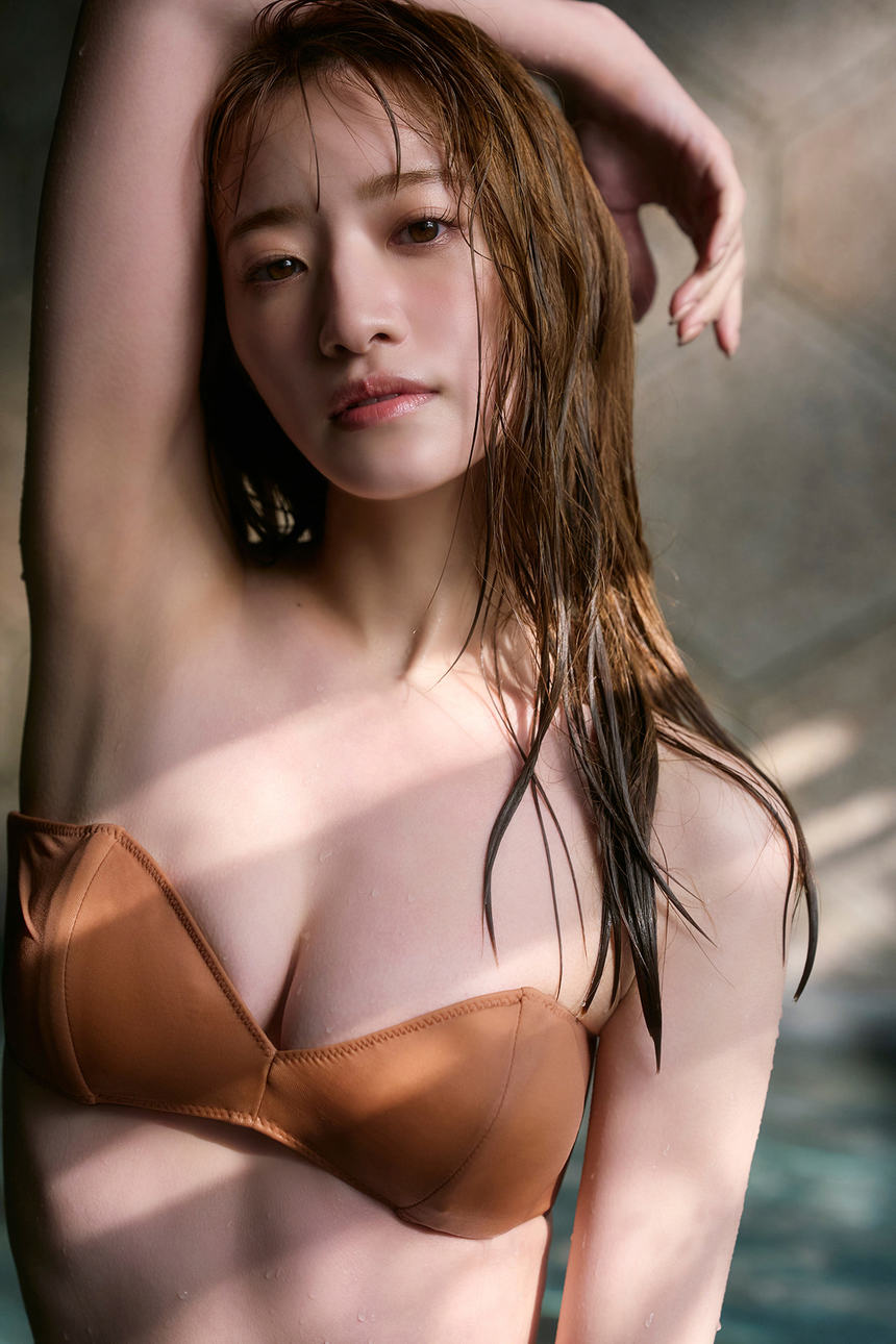 中田花奈写真集「花ほころぶ」