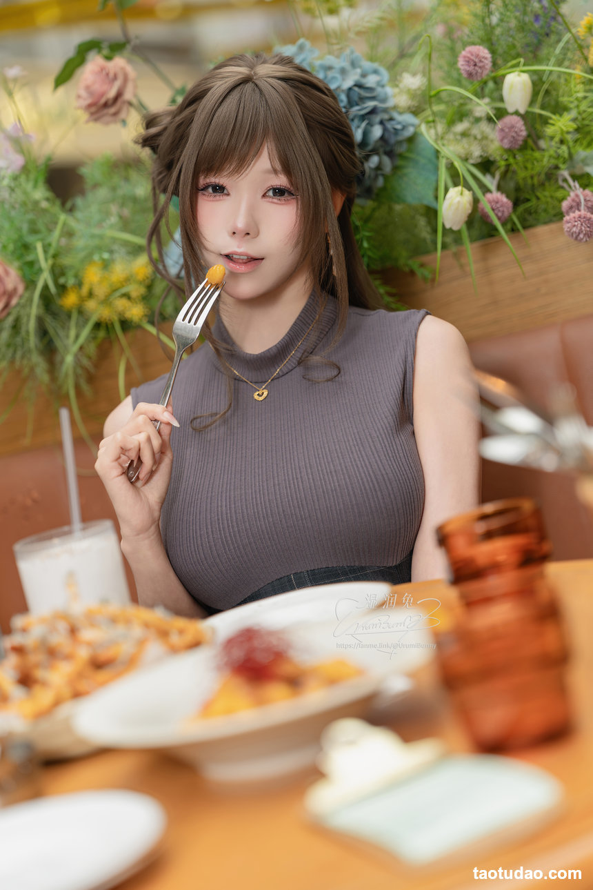 咬一口兔娘(Yiko湿润兔) – 5月作品『网友的一日约会』[121P+3V 2.9GB]