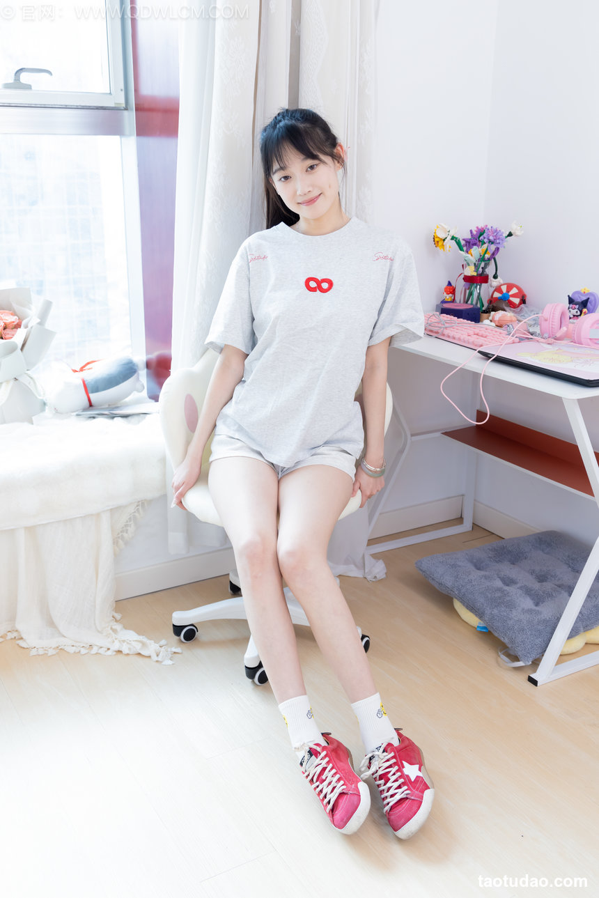物恋传媒 No.2680 山奈-帆布鞋、白棉袜、裸足 [155P1V-3.23GB]