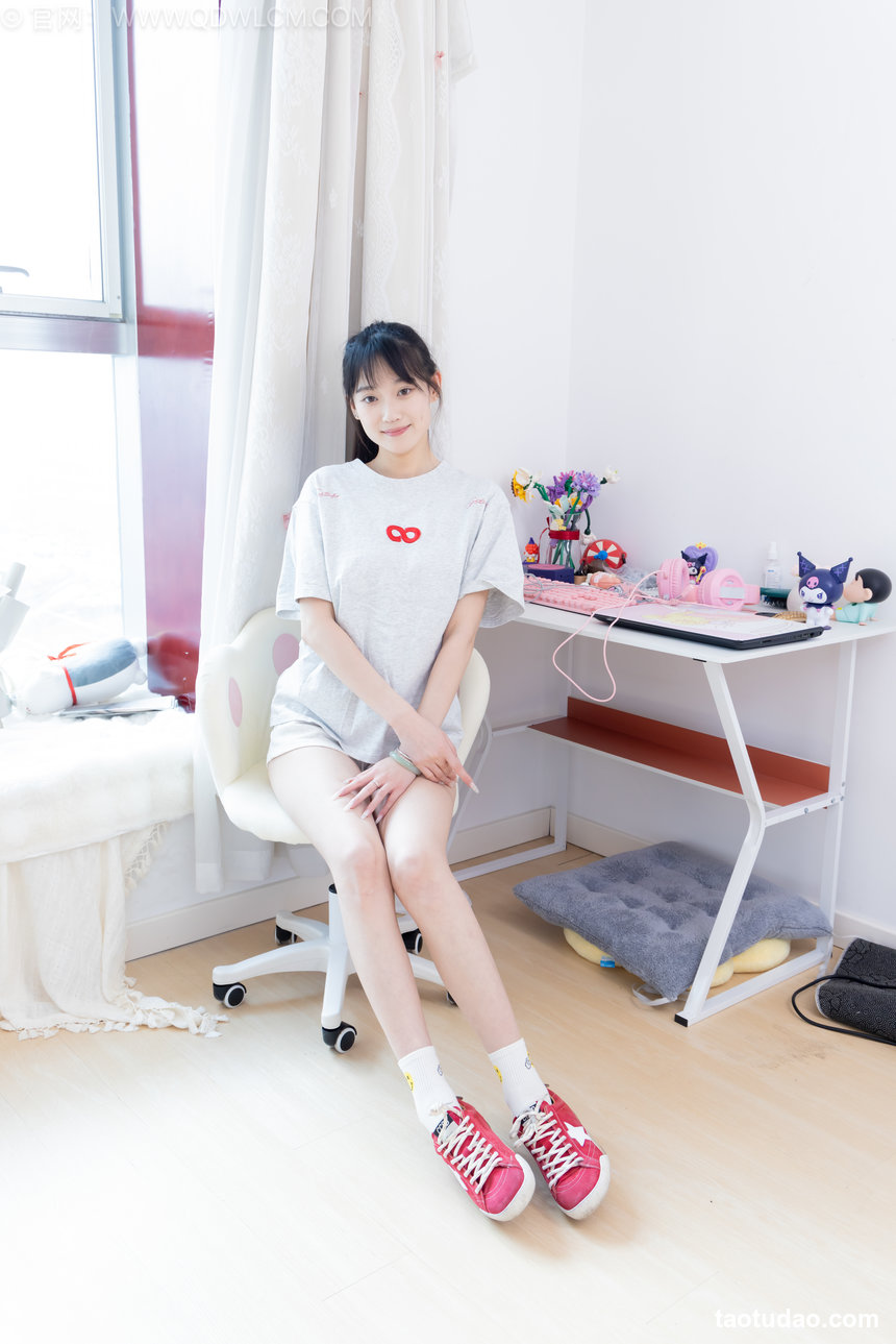 物恋传媒 No.2680 山奈-帆布鞋、白棉袜、裸足 [155P1V-3.23GB]
