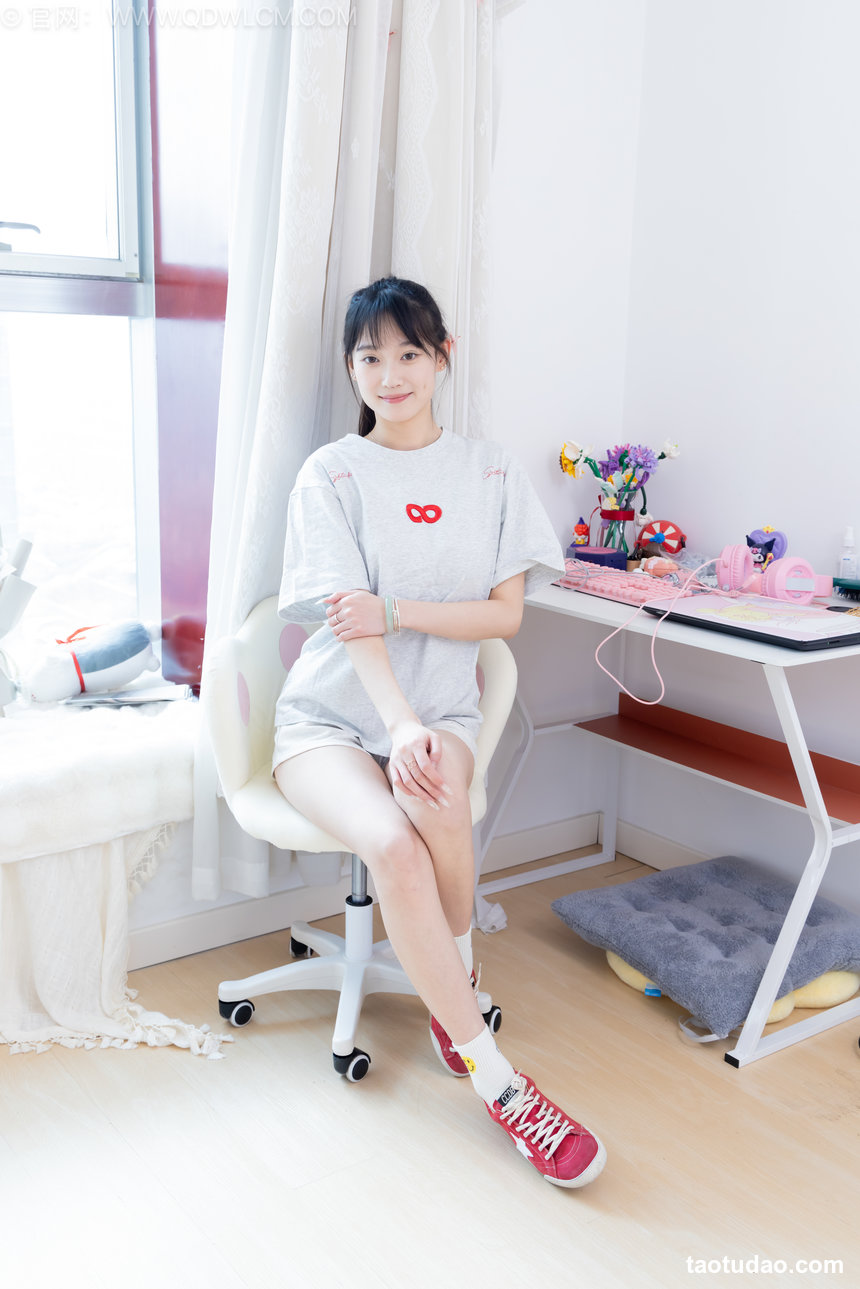 物恋传媒 No.2680 山奈-帆布鞋、白棉袜、裸足 [155P1V-3.23GB]