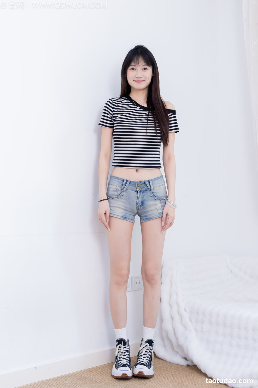物恋传媒 No.2687 山奈-帆布鞋、中筒白棉袜、裸足 [158P1V-3.36GB]