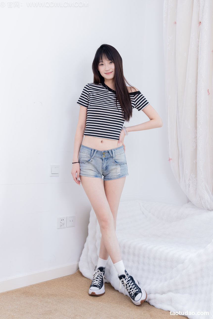 物恋传媒 No.2687 山奈-帆布鞋、中筒白棉袜、裸足 [158P1V-3.36GB]