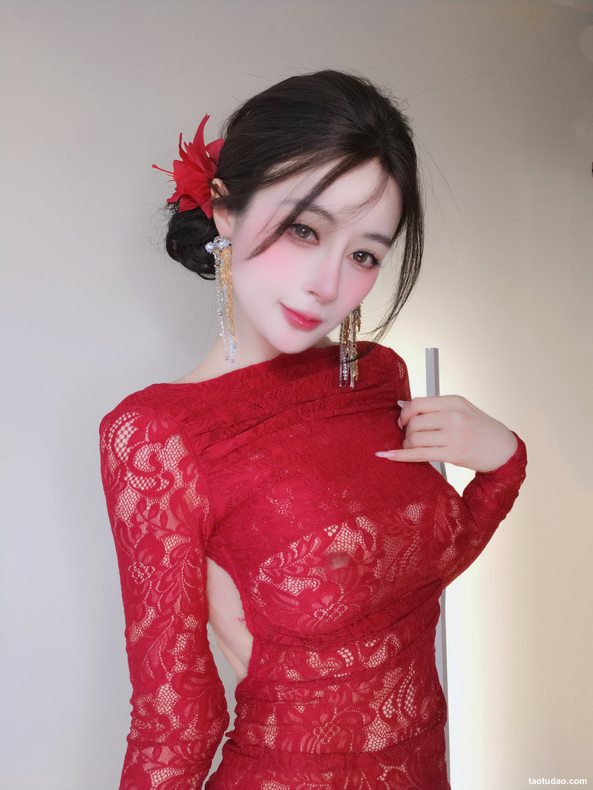 白银81 –  Fantia 2025年12月会员合集(15套)[144P+1V-1.27G]