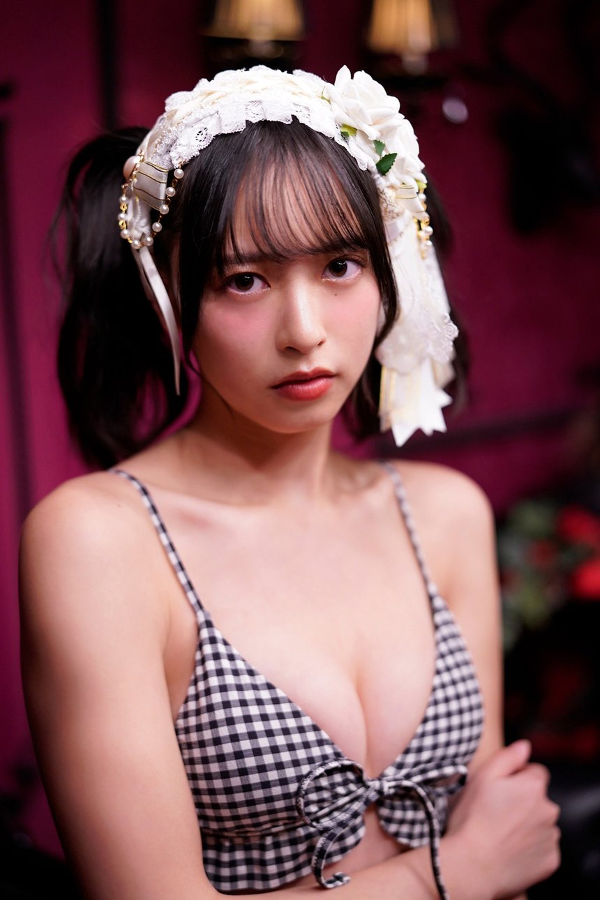 大槻りこ写真集「YM2021年10号未公開カット」