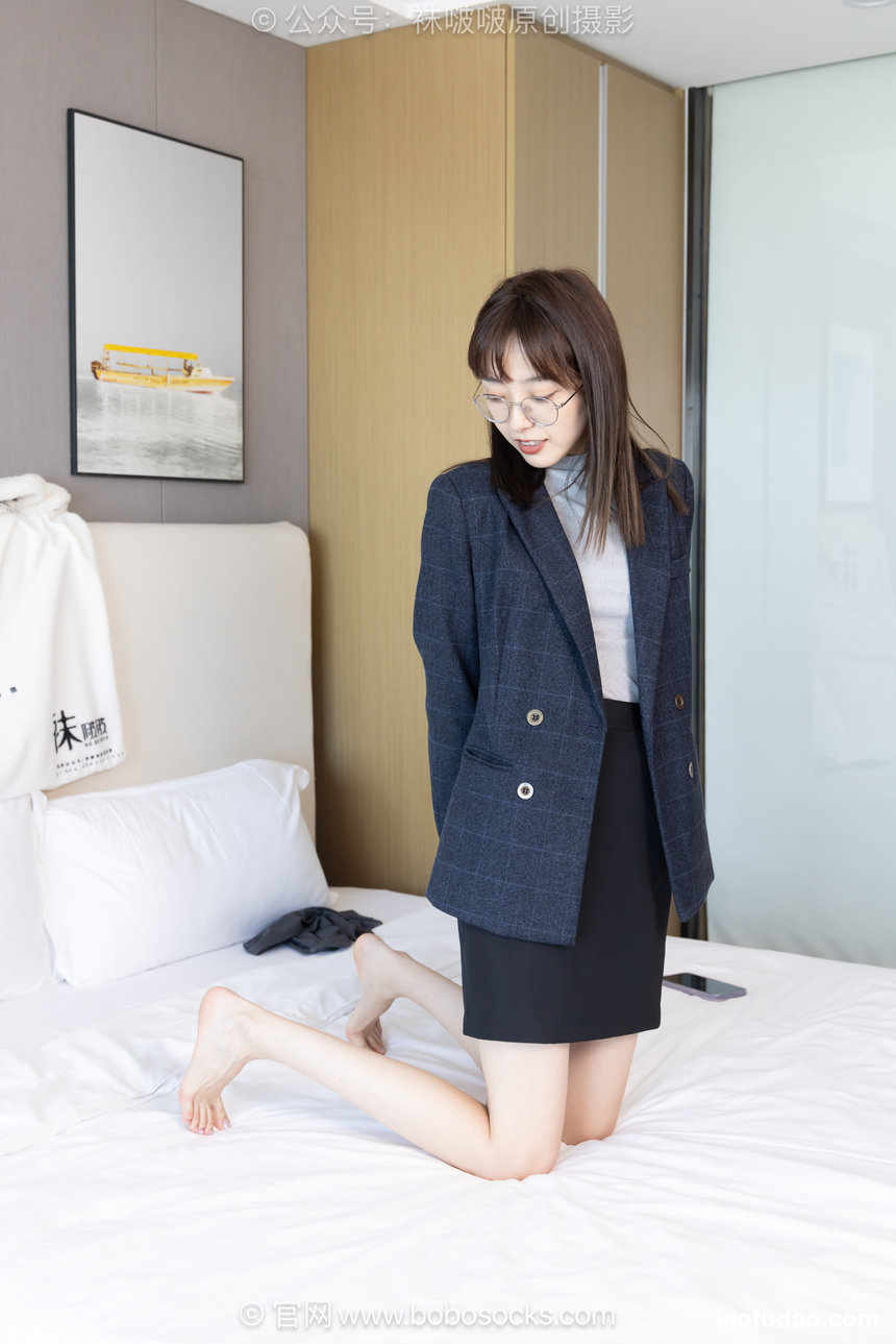 BoBoSocks袜啵啵 No.709 稚予-平底鞋、厚灰丝、裸足、ol制服 [156P1V-6.12GB]